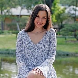 Meet your Posher, Alyssa